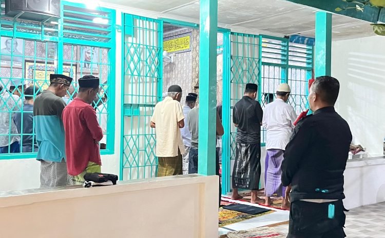 Lapas IDI Rayeuk Kelas II B Melaksanakan Ibadah Sholat Tarawih Bersama Warga Binaan.
