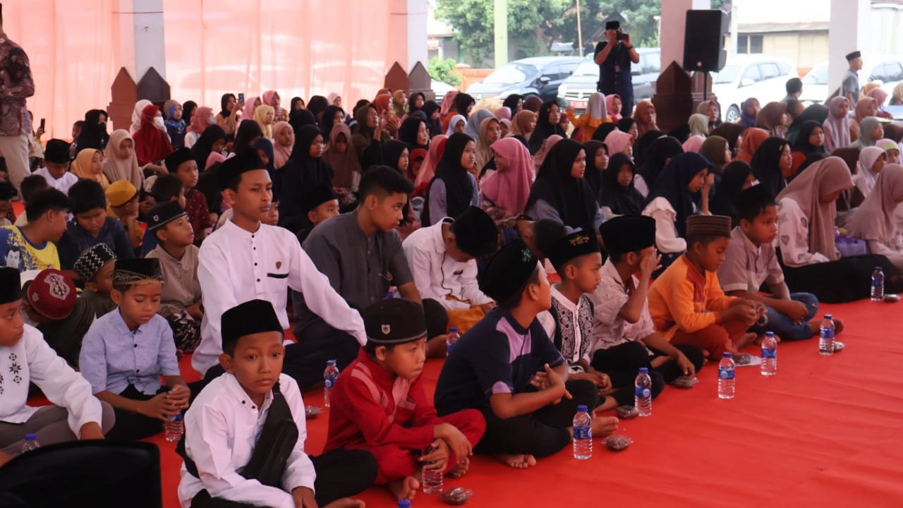 Berbagi Berkah Ramadan, Bupati Ikfina Beri Santunan Dan Berbuka Puasa Bersama Anak Yatim Trowulan