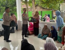 Polri Peduli : Polres Tebo Bagikan Sejumlah Paket Sembako Kepada Masyarakat Yang Kurang Mampu