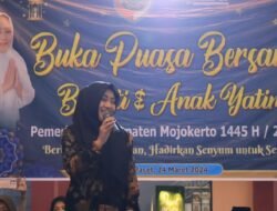 Berbagi Kebahagiaan, Bupati Ikfina Gelar Buka Bersama Dan Bagi Santunan Dengan Anak Yatim