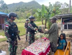 Satgas Pamrahwan Yonif 721/Makkasau Berikan Bantuan Duka Cita