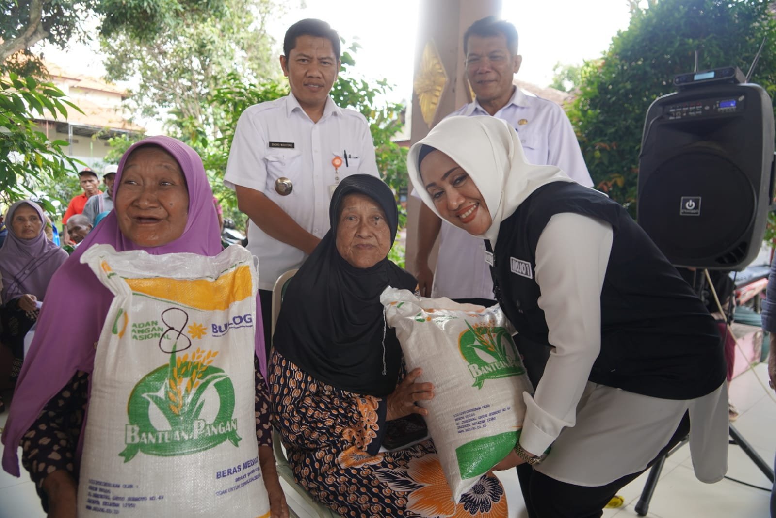 Bupati Ikfina Salurkan Bantuan CPP Ke 4.176 Warga Bumi Majapahit