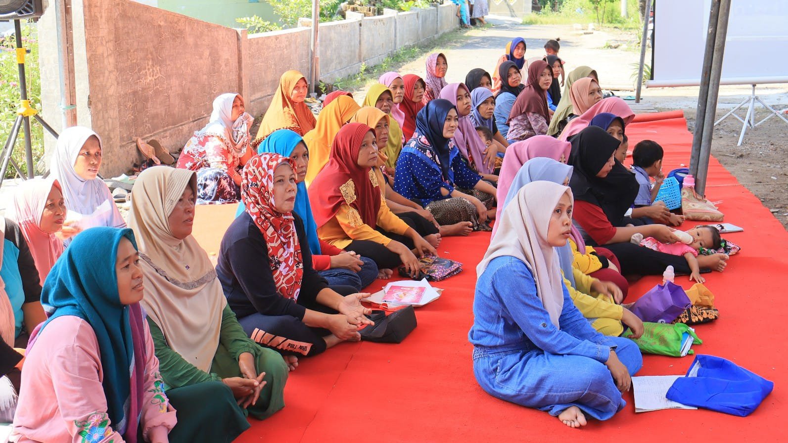 Bupati Ikfina Ajak Masyarakat Desa Balongwono Menjadi Orang Tua Yang Hebat