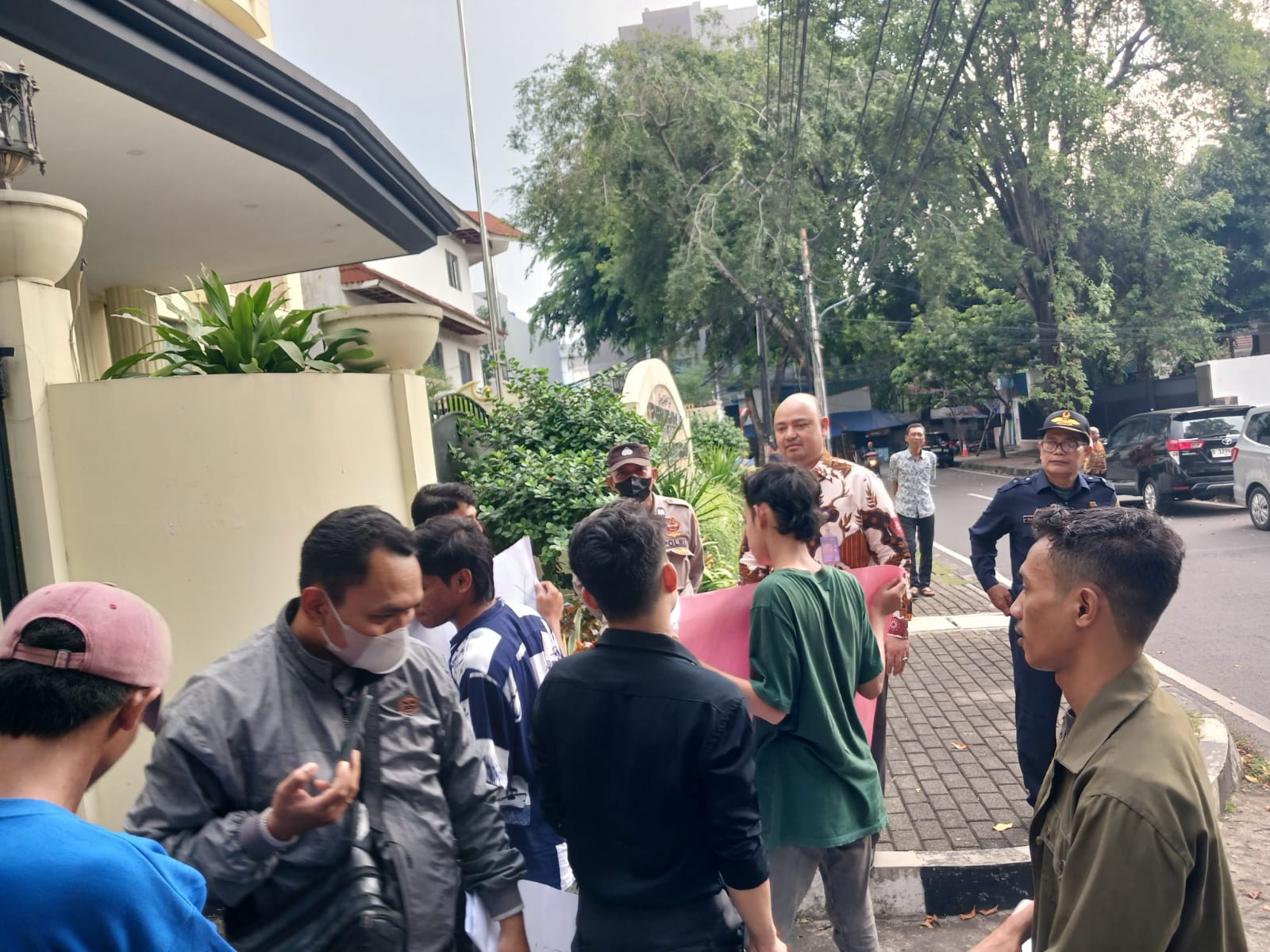 Mahasiswa Jambi-Jakarta Demontrasi Depan Kantor Penghubung Jambi Dijakarta, Meminta Gubernur Jambi Jangan Ikut Berbisnis Cukup Satu Kali Prov.Jambi Kena OTT KPK
