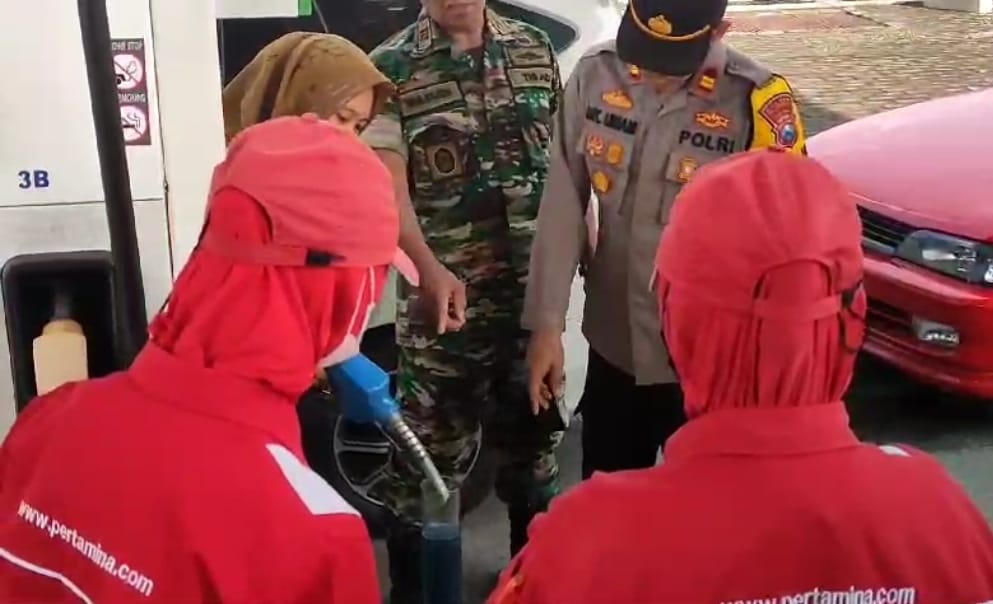 Antisipasi Praktik Curang Penjualan BBM, TNI POLRI Gelar Patroli Gabungan Ke SPBU Di Wilayah Mojokerto