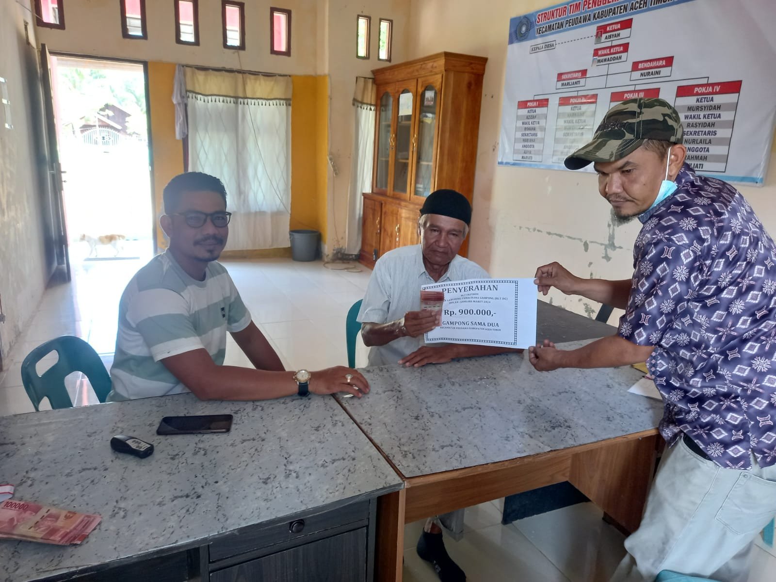 Gampong Samadua Kecamatan Peudawa Kembali Memberikan BLT Extrim Tahap Pertama