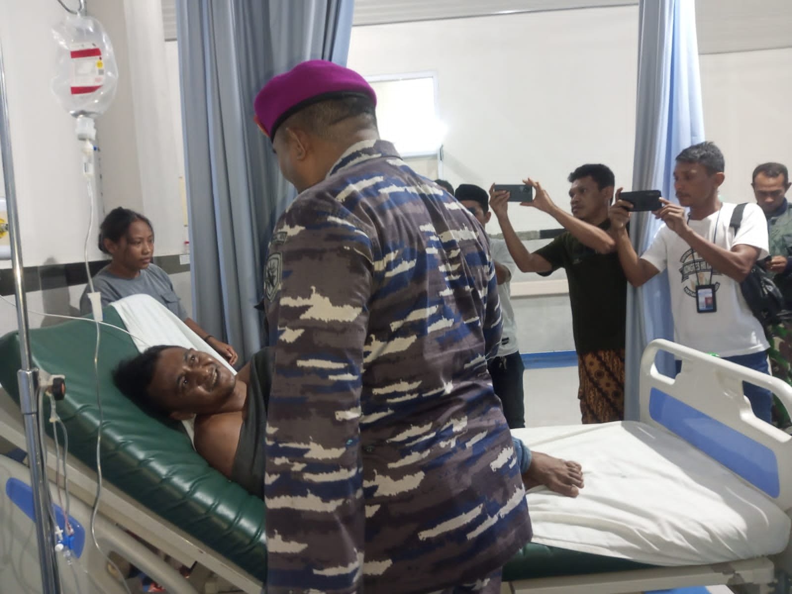 Danlanal Ternate Tiba di RSUD Labuha Bacan, Jenguk Jurnalis Korban Penganiayaan