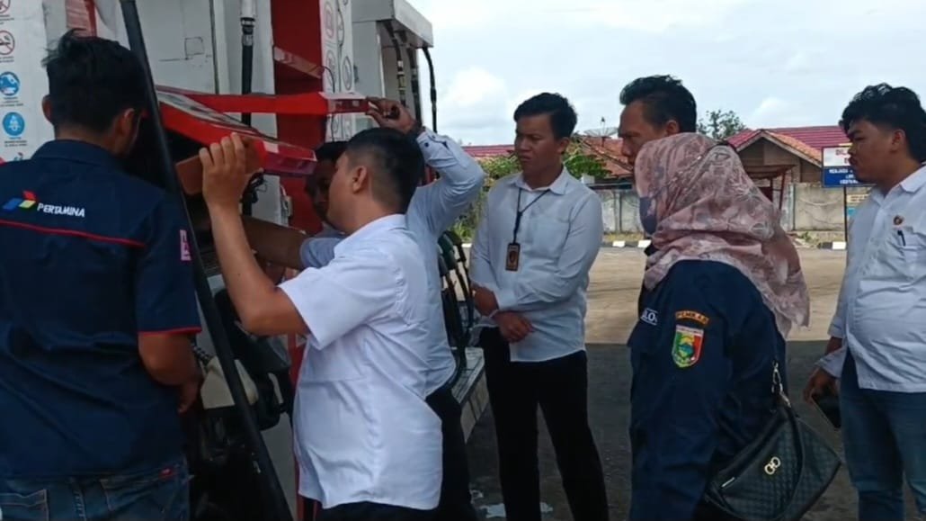 Polres Tanggamus Bersama Bidang Meteorologi Koperindag Cek Tertib Ukur SPBU