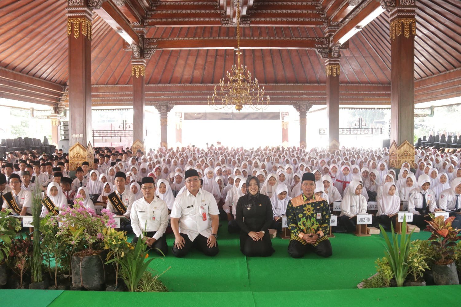 Hadiri Wisuda Tahfidz Gemajuza 2024, Bupati Ikfina Apresiasi Peserta Penghafal Al Qur'an