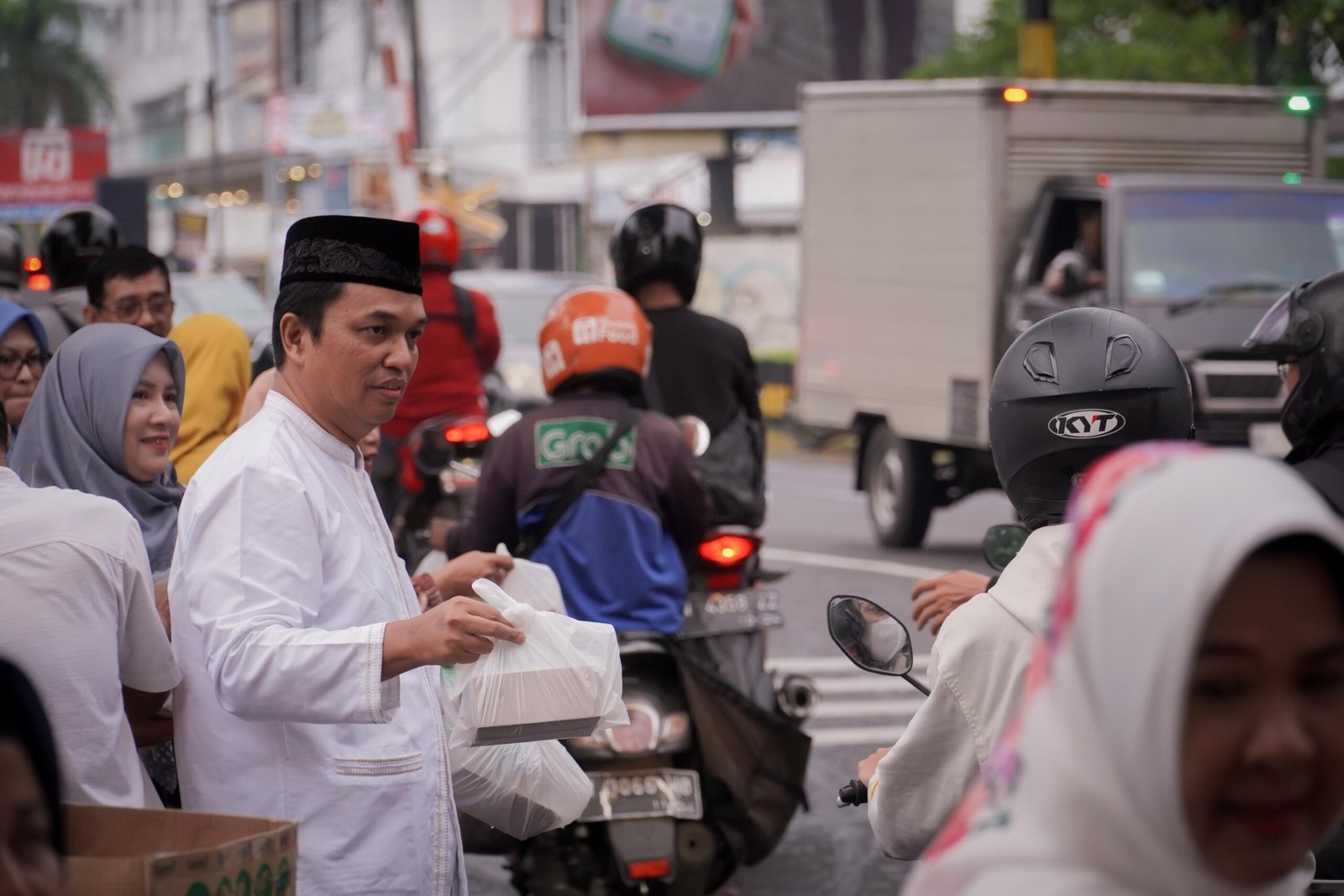 Perumda Delta Tirta Sidoarjo Berbagi Kebahagiaan di Bulan Ramadhan