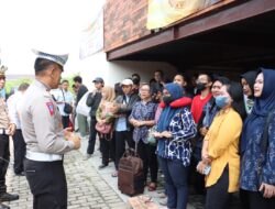 Polres Mojokerto Kota dan PT. Dragon Indonesia Berikan Mudik Gratis