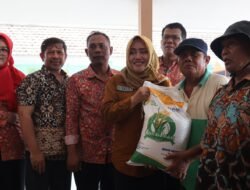 Bupati Ikfina Salurkan Bantuan Cadangan Pangan Tahap Tiga Kepada 2.067 KK