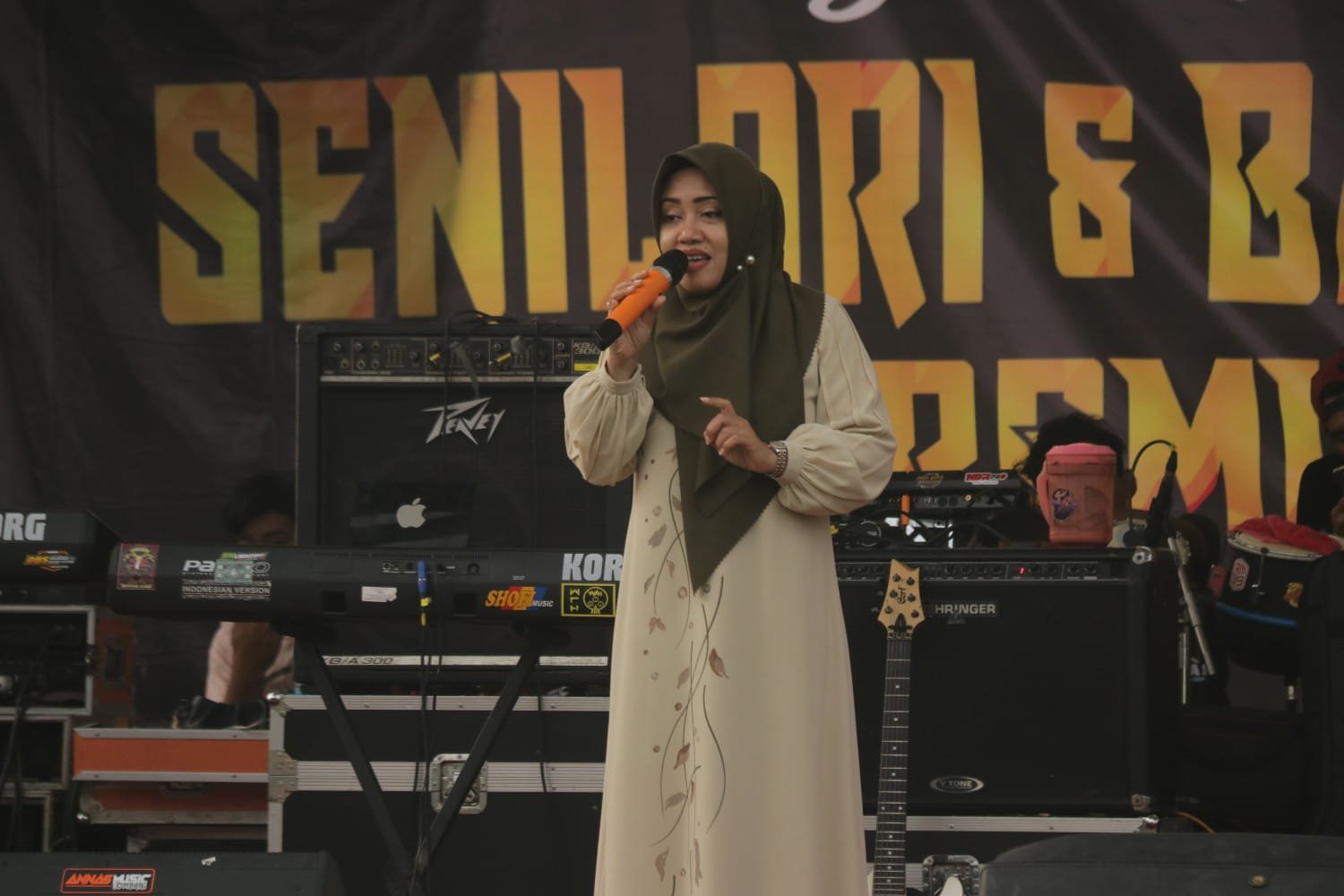 Berbagi Kebahagiaan Bersama Anak Yatim Dan Dhuafa, Bupati Ikfina Apresiasi Kekompakan Senilori