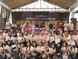 Berbagi Kebahagiaan Bersama Anak Yatim Dan Dhuafa, Bupati Ikfina Apresiasi Kekompakan Senilori