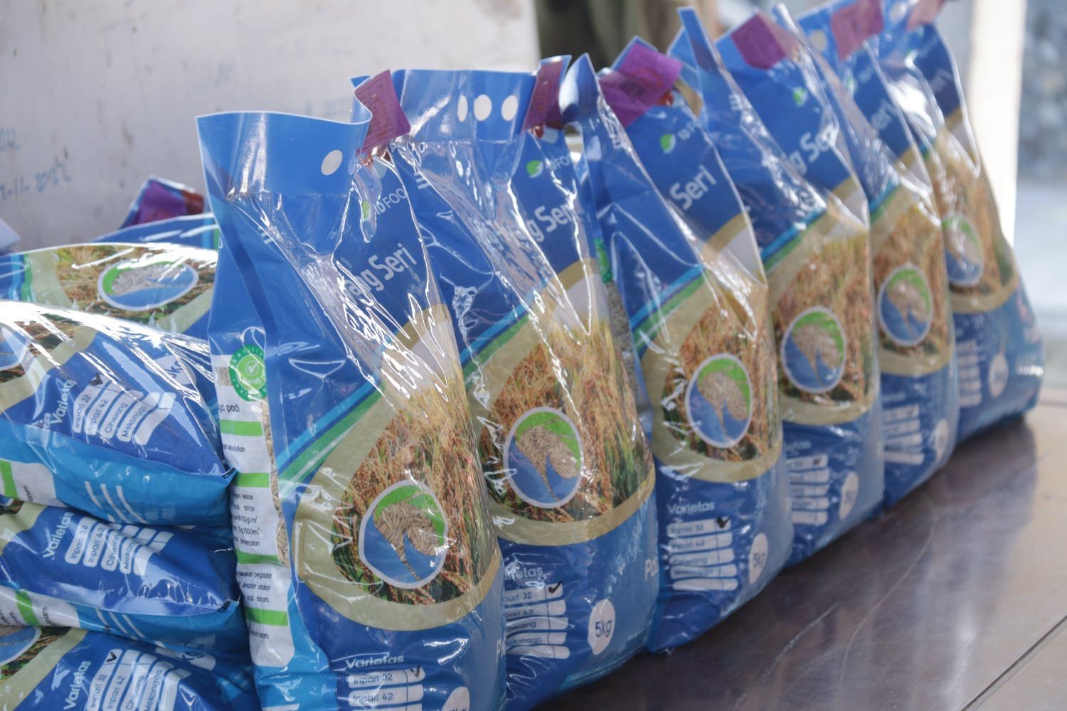 Pemkab Mojokerto Beri Bantuan 5.000 Kg Benih Padi untuk Poktan Terdampak Banjir di Tiga Kecamatan