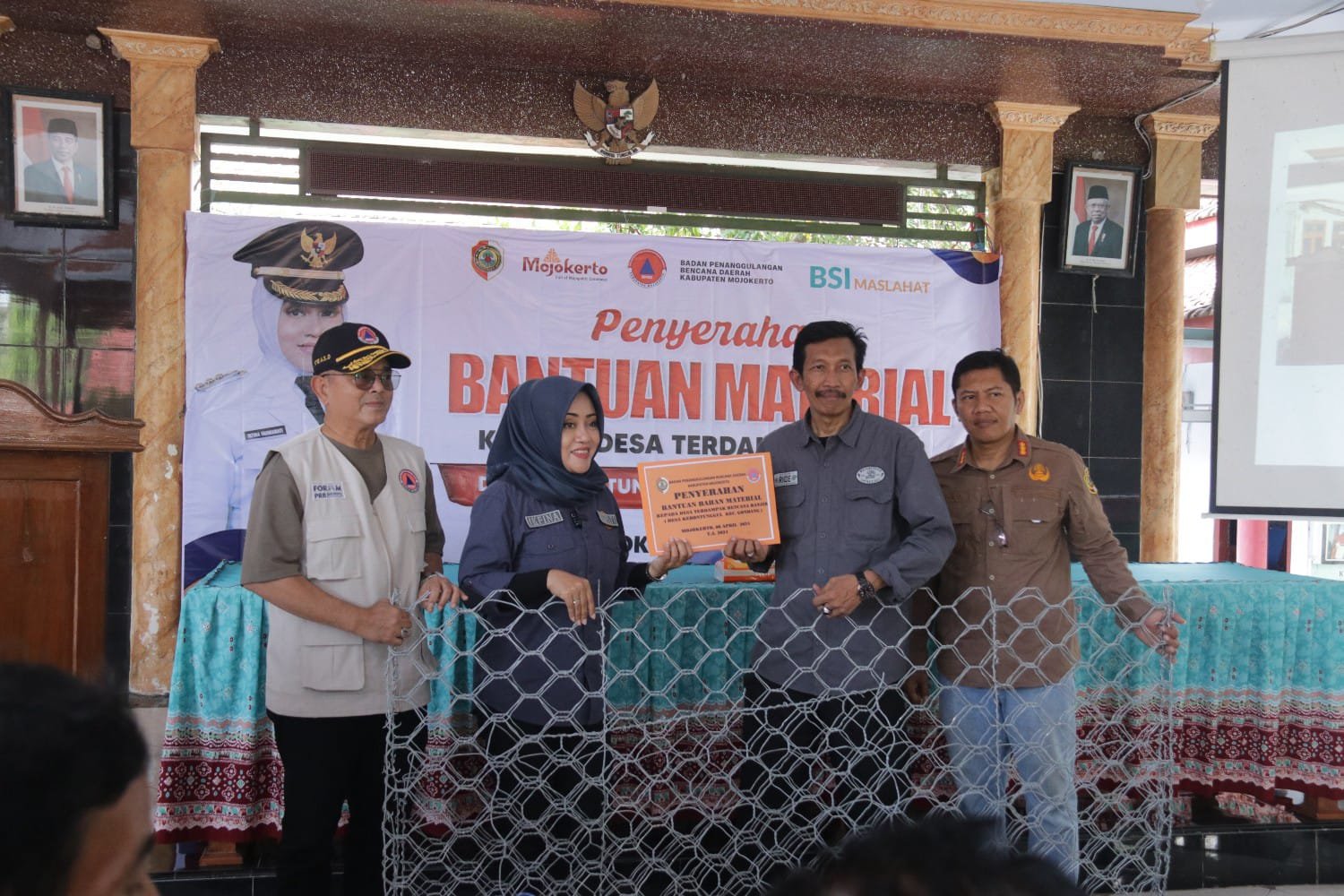 Peduli Warga Terdampak Banjir, Pemkab Mojokerto Gelontorkan Bantuan Material Perbaikan Tanggul Sungai Di Lima Desa