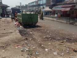 Langsung Gerak Cepat Instruksi Kadis LH Aceh Timur Membersihkan Sampah’ Menyambut Hari Raya Idul Fitri