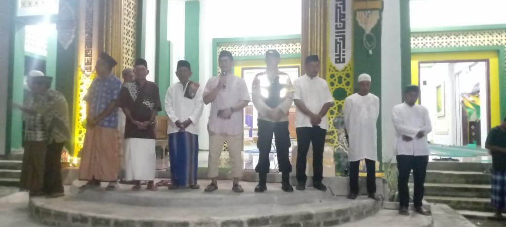 Sambut Lebaran Idul Fitri 1 Syawal 1445 H 2024 M, Warga Desa Mandaong Pawai Obor Dan Takbir Keliling Kampung