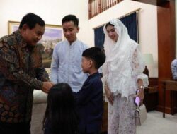 Keren !!! Momen Prabowo Tawarkan Jan Ethes Naik Kuda: Mau Warna Putih atau Emas?
