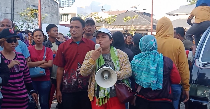 Kehadiran Jokowi Dimedan Disambut Aksi Demo Damai Masyarakat Pancur Batu, Minta Jokowi Bantu Edi Suranta Gurusinga, Terduga Di Kriminalisasi Brimob Dan Kasat Reskrim Medan