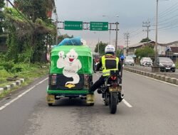 Sempat Viral di medsos,Pemudik ini akhirnya dapat Bantuan Dari Polres Mojokerto
