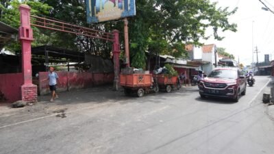 Atasi Masalah Sampah di TPS Benpas, Mas Pj Terjunkan Alat Berat dan Mesin Pengeruk