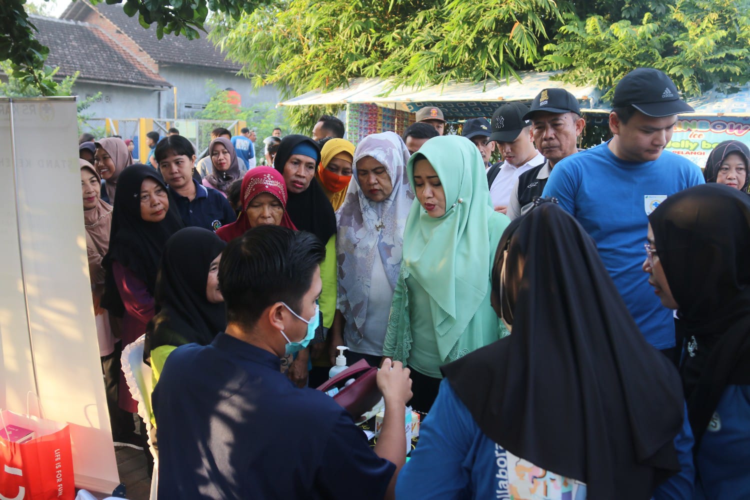 HUT RS Kartini Ke 25 Tahun, Bupati Mojokerto Berangkatkan Jalan Santai - Senam Bersama Warga