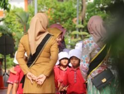 Kenalkan Profesi Kepala Daerah Pada Siswa TK, Bupati Ikfina Kembali Laksanakan Program ‘SAPA Bunda’