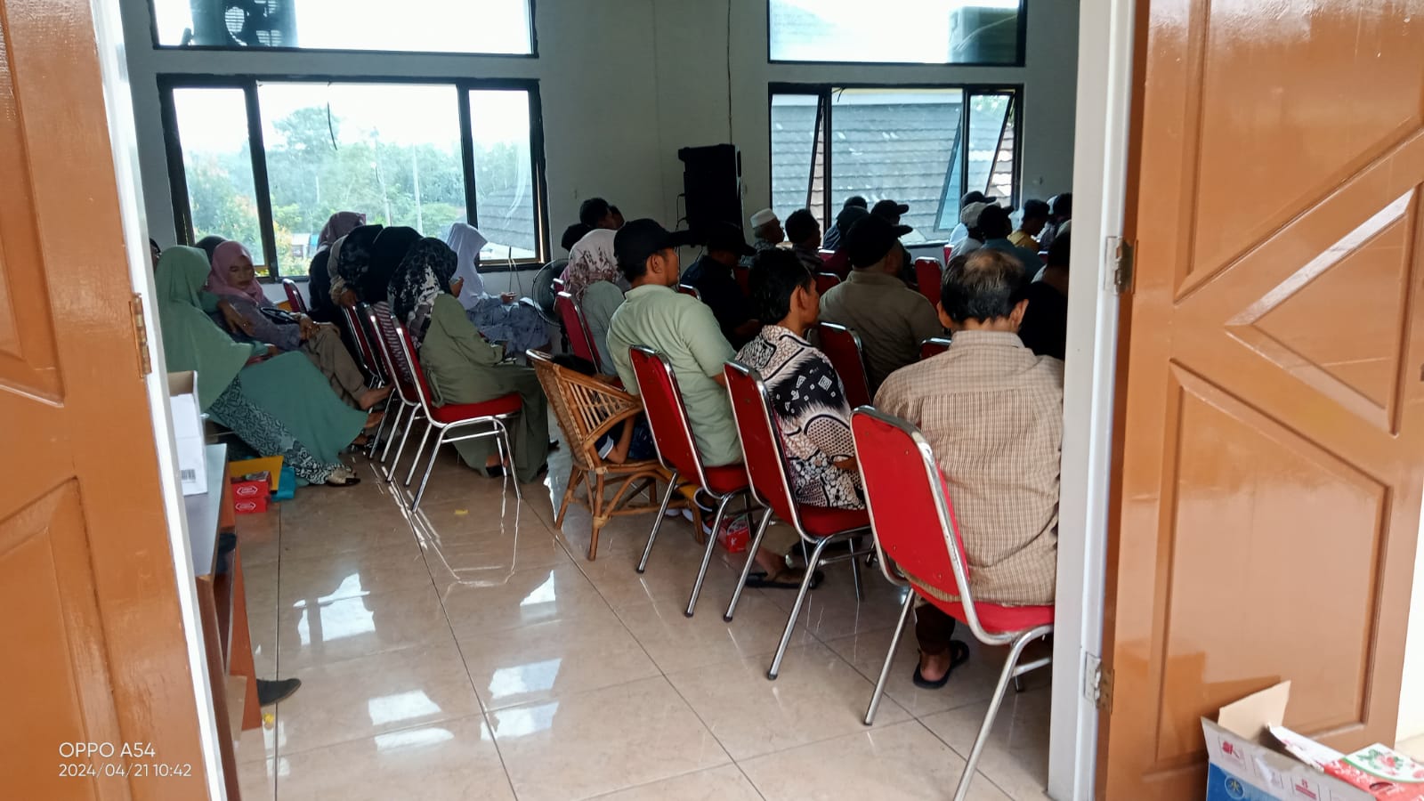 Kantor DPRD Tebo, Di Datangi Buruh Sebanyak 231 Orang, Meminta Pertolongan, PT. TEPIL Tidak Bayar Dana kompensasi Yang Telah Di Janjikan