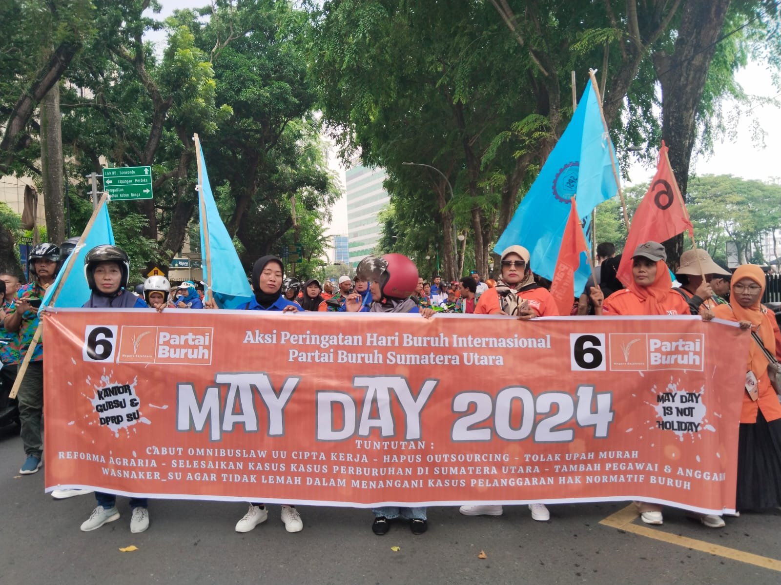 May Day 2024, Exco Partai Buruh Sumut Unjuk Rasa di DPRD Sumut