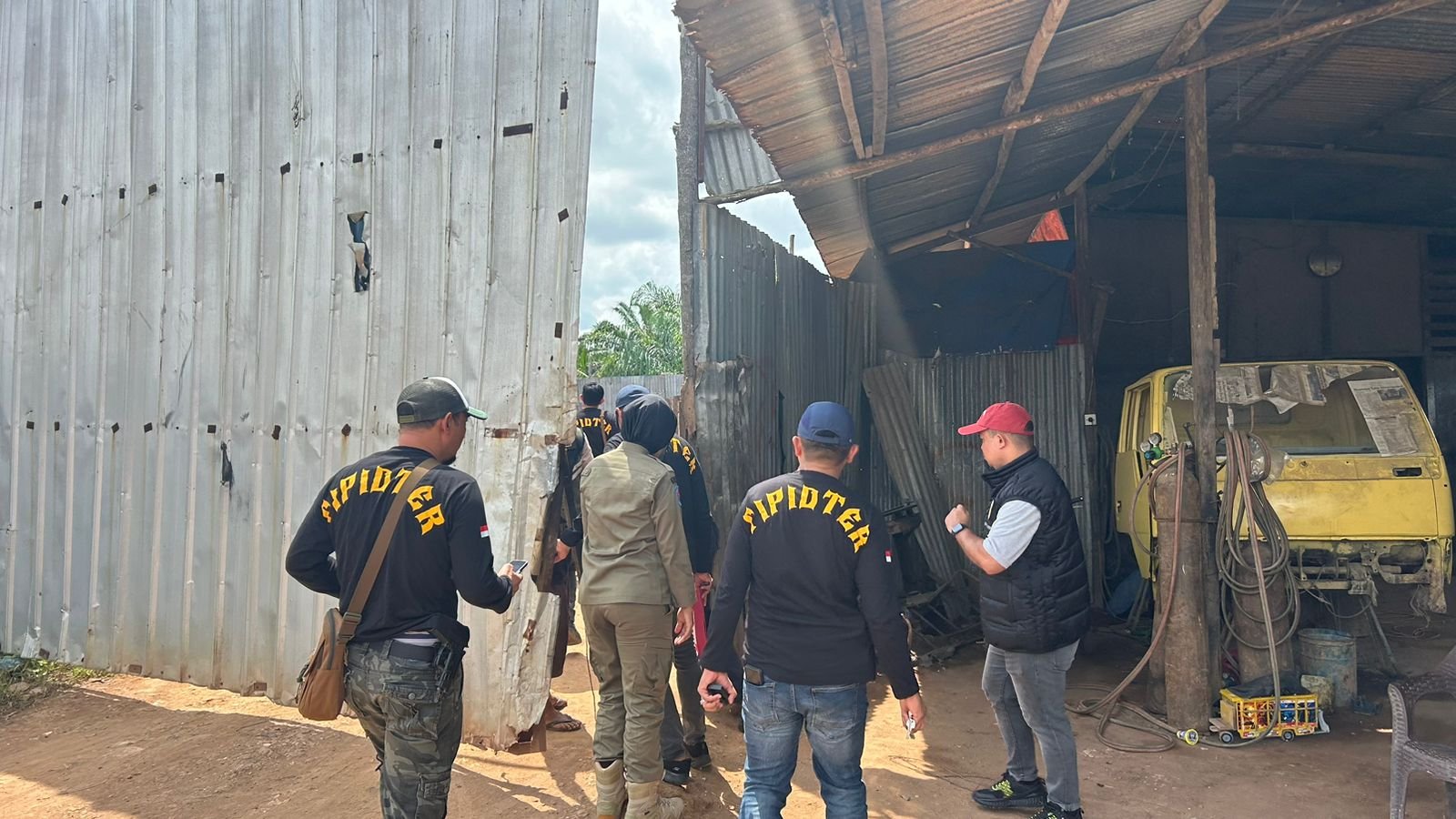 Tim Gabungan Satreskrim Polresta Jambi Sidak Gudang Penyimpanan BBM Ilegal