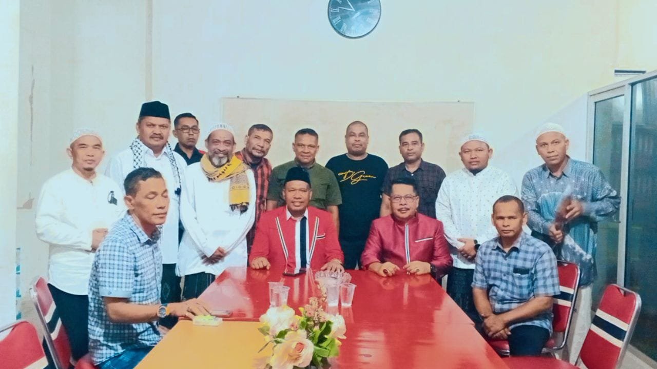 Ratusan Pengurus KPA-PA Aceh Timur Dampingi H. Sulaiman Tole Mendaftar sebagai Bacalon Bupati Aceh Timur ke DPP Partai Aceh