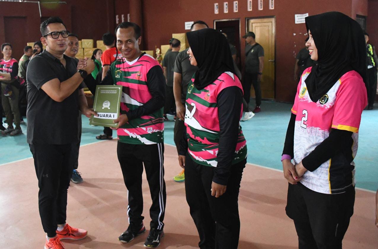 Seru Jalannya Pertandingan Eksibisi Fun Volley Ball & Final Ranting Persit Cabang Kodim Mojokerto