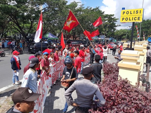 Tolak PHK Sepihak Oleh PT. Wanatiara Persada : LMND Maluku Utara Akan Memboikot Kantor Perwakilan Di Ternate dan Di Bacan