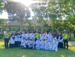 Polisi’ Saweu Sikula Dalam Rangka Sosialisasi Tertib Lalulintas Di Sekolah 17 Kecamatan Wilayah Hukum Polres Bireuen