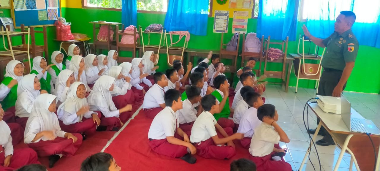 Bina Wasbang, Bati Tuud Ramil 0815/14 Dlanggu Ingatkan Pelajar Bahaya Narkoba