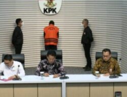 Kenakan Rompi Orange, KPK Putuskan Penahanan Bupati Mudhlor Sidoarjo