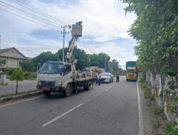 Pemasangan Lampu Taman Trotoar Sepanjang Ruas Jalan KTL Bersama Dinas DLHK Di Kabupaten Bireuen Guna Mengantisipasi Rawan Kecelakaan