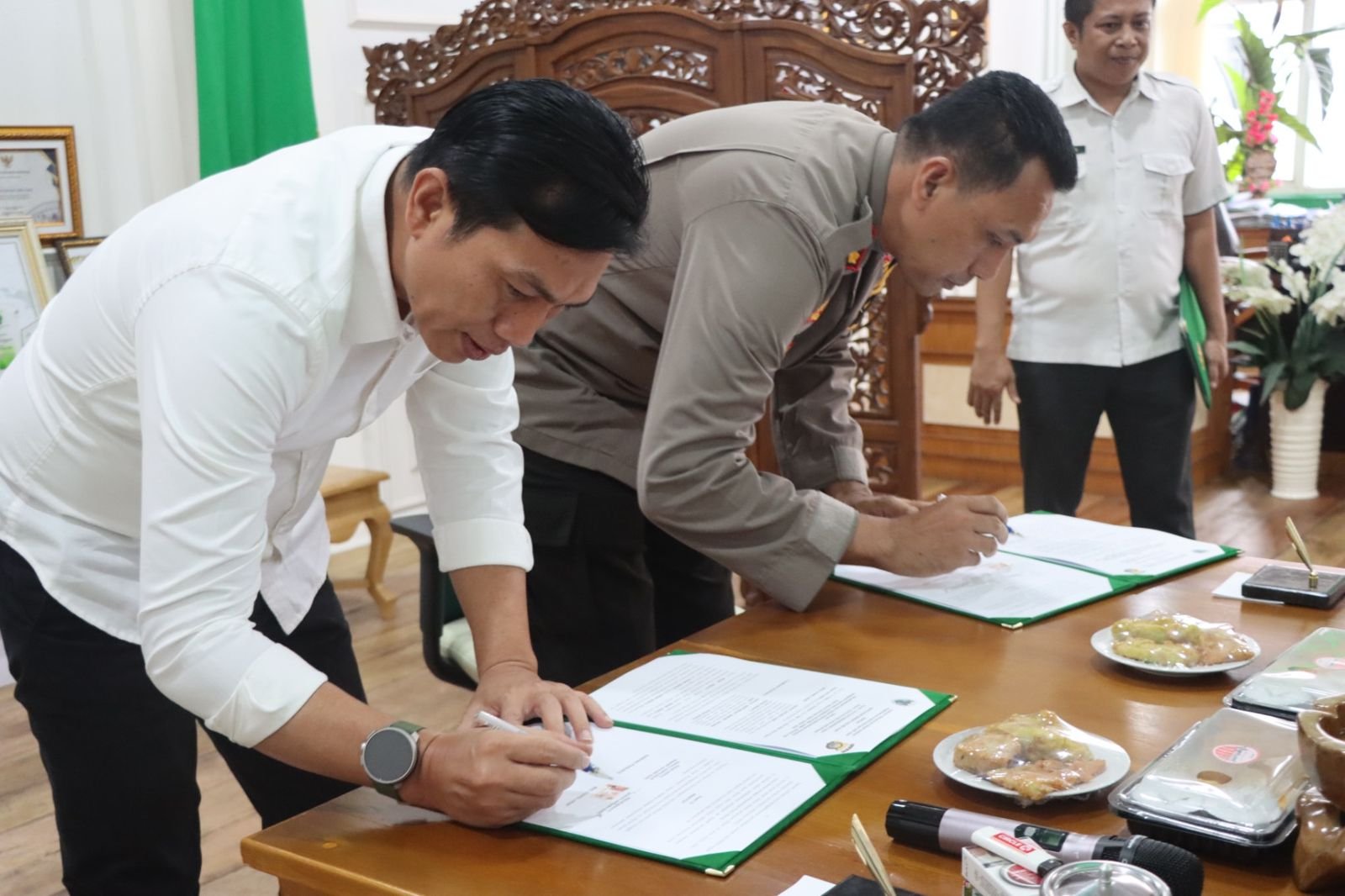 Jelang Pilkada Pemkab Dan Polres Batang Hari Gelar Penandatanganan Naskah Hibah Tahun 2024-2025