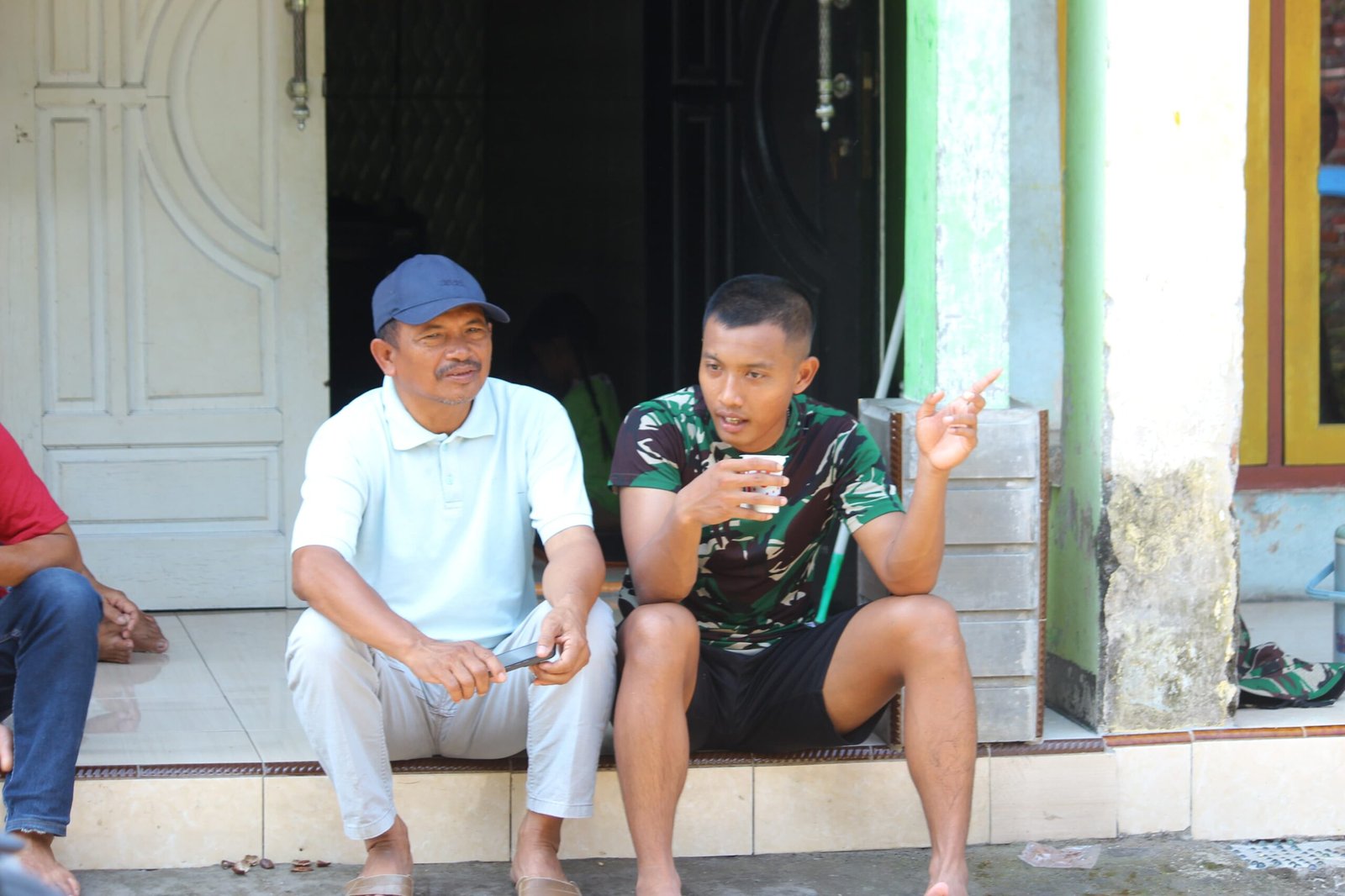 Kedekatan Satgas TMMD ke-120 Kodim 0816/Sidoarjo dengan Warga Desa Penambangan, Bentuk Sinergis Yang Nyata