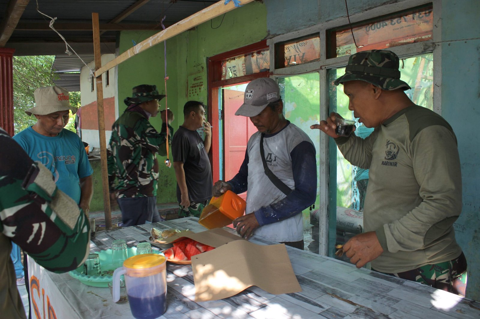 Kedekatan Satgas TMMD ke-120 Kodim 0816/Sidoarjo dengan Warga Desa Penambangan, Bentuk Sinergis Yang Nyata