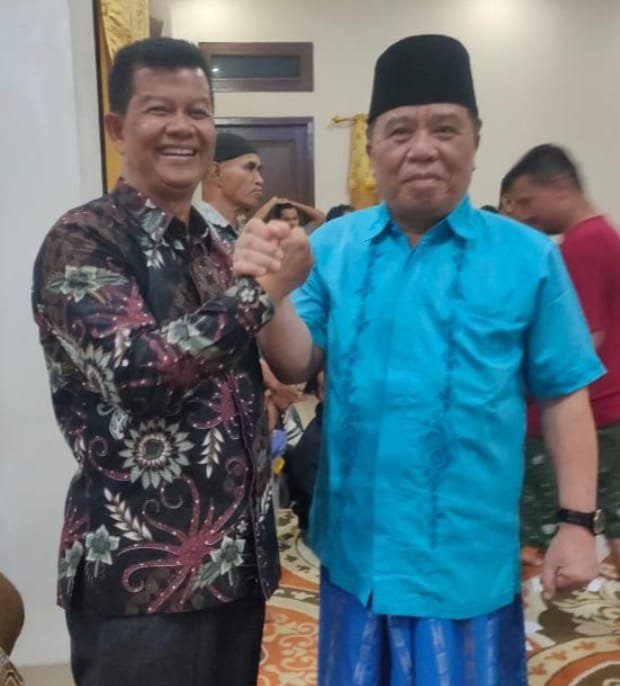 Pasangan Bakal CalonWali Kota dan Wakil Wali Kota Sungai Penuh Pusri Hasyim dan Mulyadi Yacoup Datang ke KPU Menyerahkan Dokumen Dukungannya