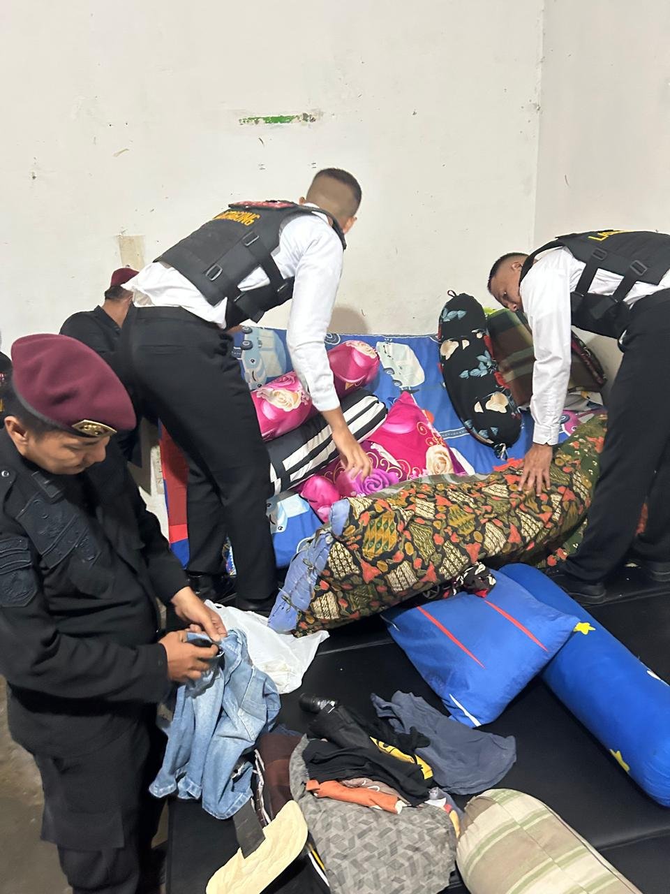 Kepala Lembaga Pemasyarakatan Kelas IIB Kotaagung Laksanakan Razia Dadakan