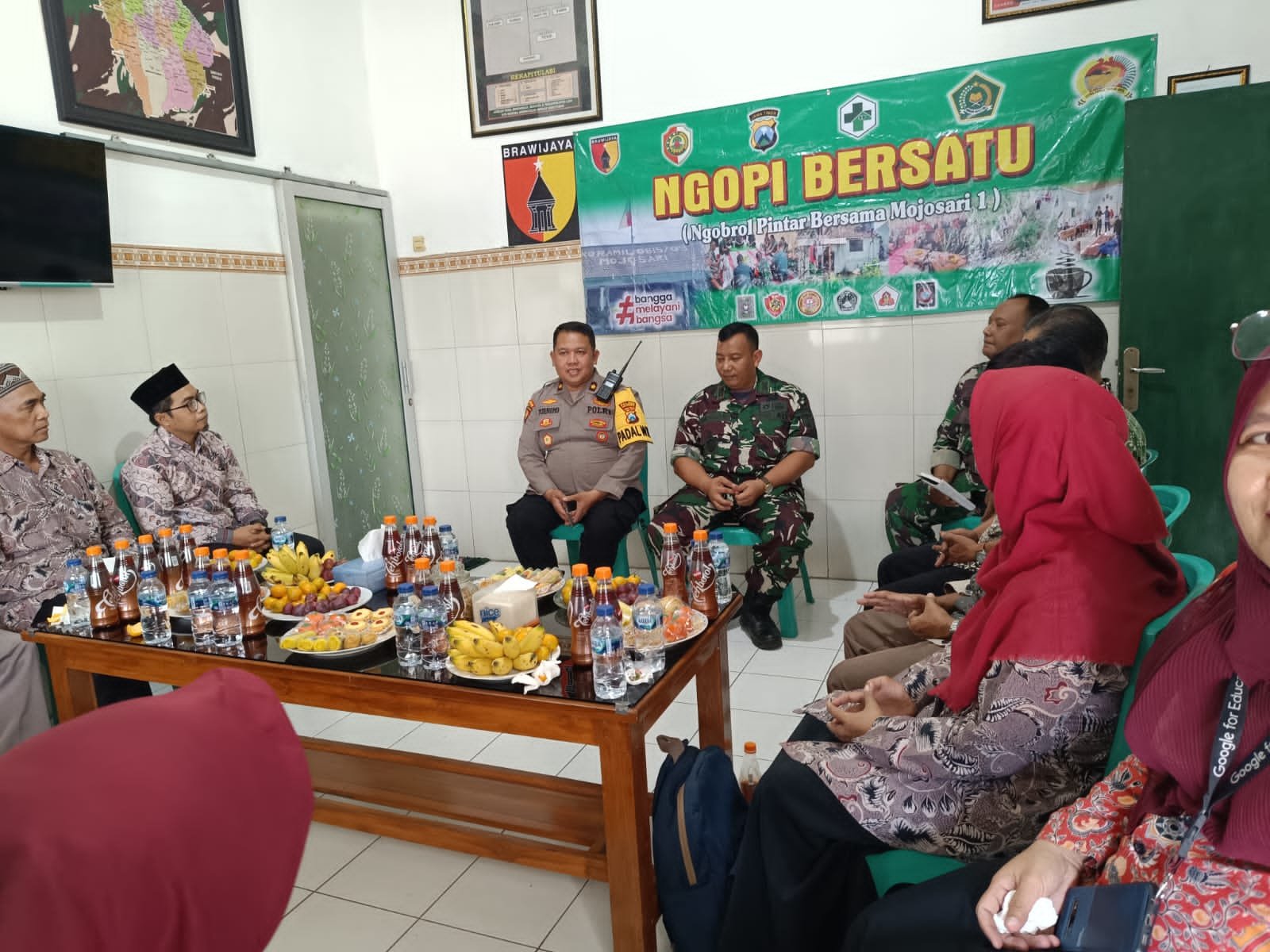 Ngopi Bersatu, Danramil 0815/09 Mojosari Bareng Forkopimcam Rangkul Kepsek Se-Kecamatan