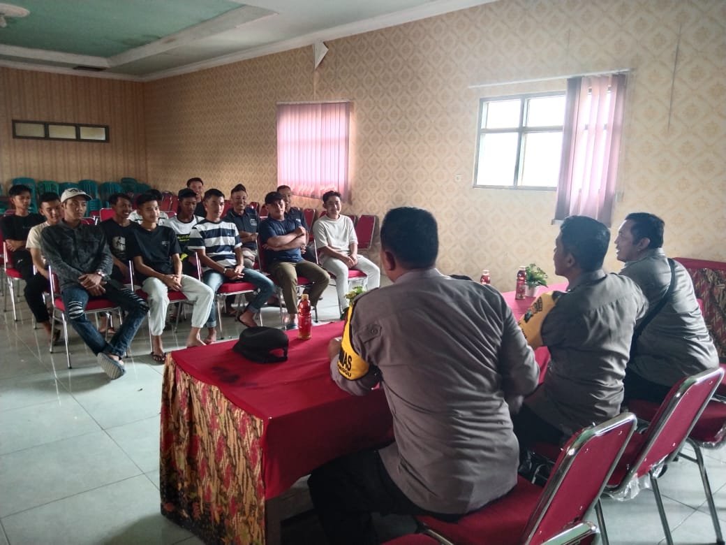 Polsek Dlanggu Jalin Komunikasi Lebih Erat Dengan Masyarakat Melalui Jumat Curhat