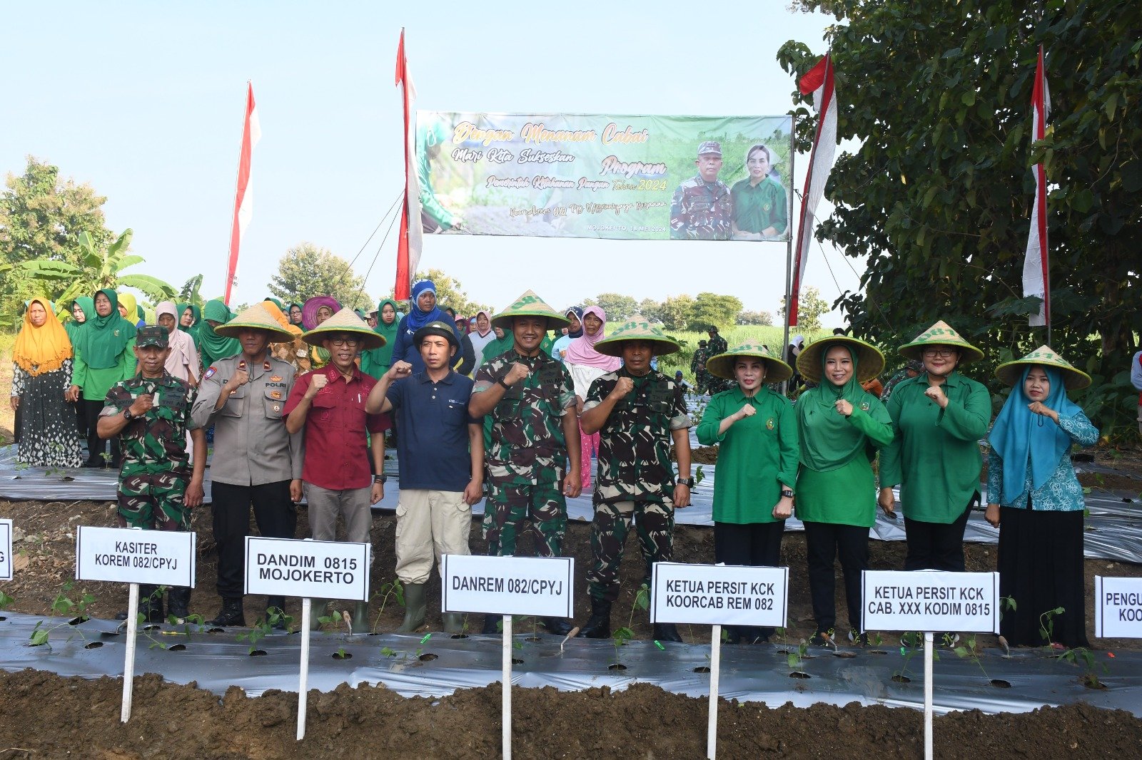 Tanam 4000 Bibit Cabe, Danrem 082/CPYJ : Komitmen TNI Berkontribusi Wujudkan Hanpangan Nasional