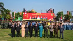 Pj. Wali Kota Mojokerto Serahkan Penghargaan Pada Peringatan Harkitnas 2024