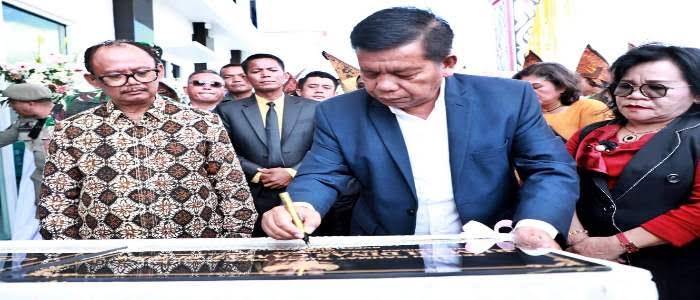 Bupati Simalungun Provinsi Sumatera Utara Radiapoh Hasiholan Sinaga SH MH yang Juga Ketua Dewan Pertimbangan Partai Golkar Kabupaten Simalungun