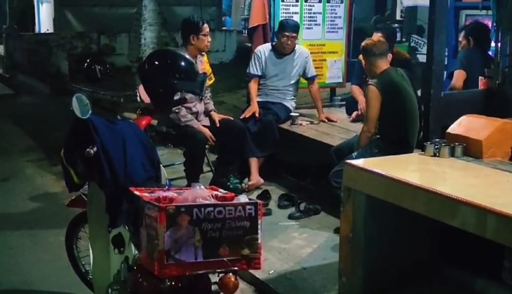 Bhabinkamtibmas Dlanggu punya cara unik dekatkan diri dengan Masyarakat