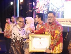 Kapolda Aceh Terima Penghargaan Serambi Awards 2024